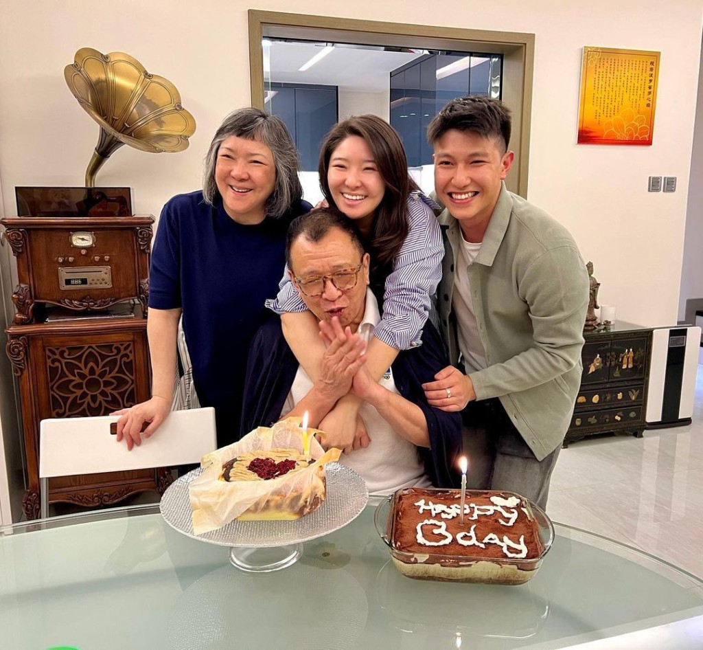 許惠菁與從事銀行業、拍拖長達7年的男友Shane Sim結婚不足3年。 許惠菁與從事銀行業、拍拖長達7年的男友Shane Sim結婚不足3年。