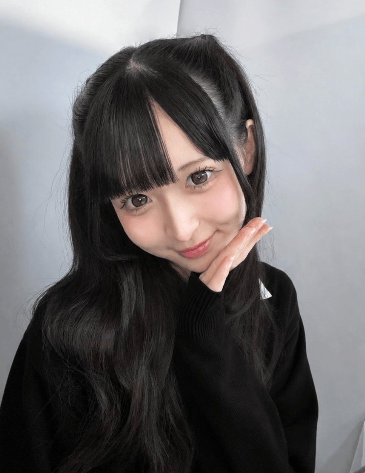 Omeme为日本知名偶像女团“iLiFE!”的其中一名预备团员（候补生）。