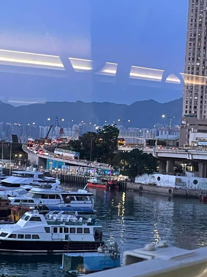 東區走廊東行線交通繁忙。(柴灣人柴灣事fb)