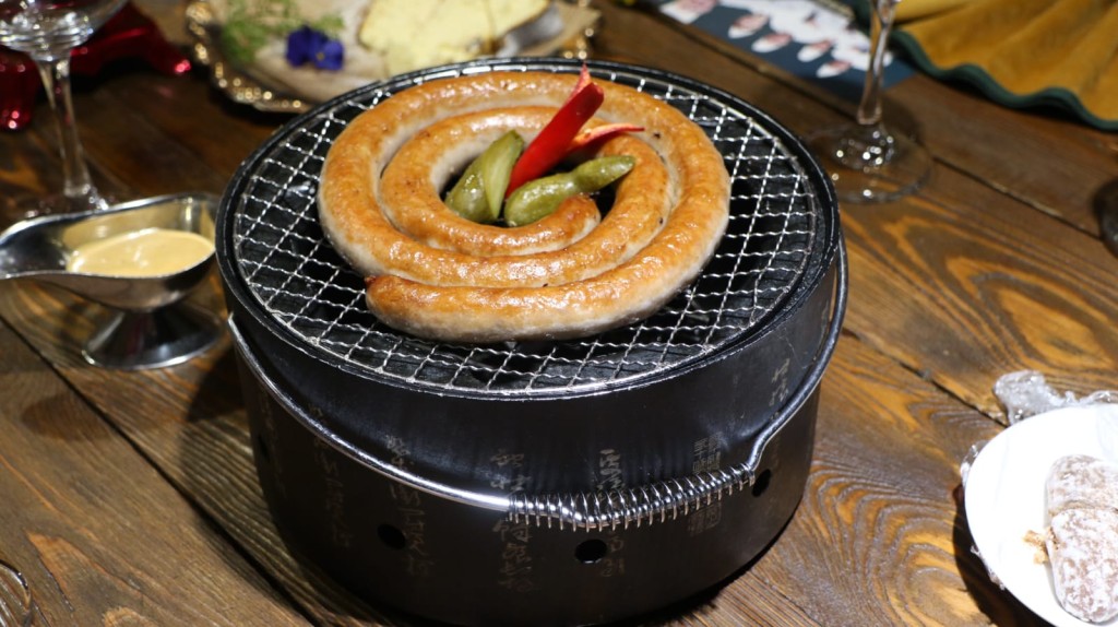 當地的俄羅斯餐廳，提供的食物極具特色。