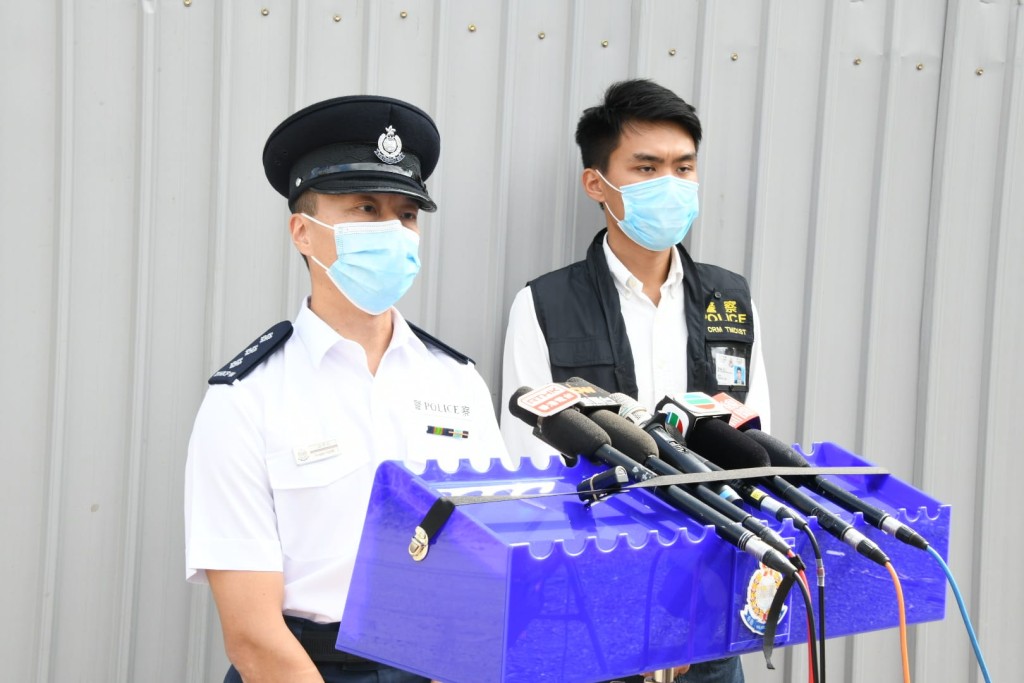屯門青山分區助理指揮官(行動)金學俊總督察指檢獲的4艘快艇船身均沒有登記編號。