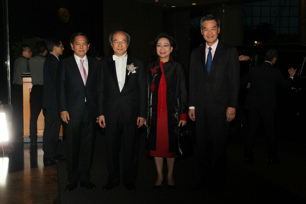 何柱國、戴德豐、梁振英伉儷