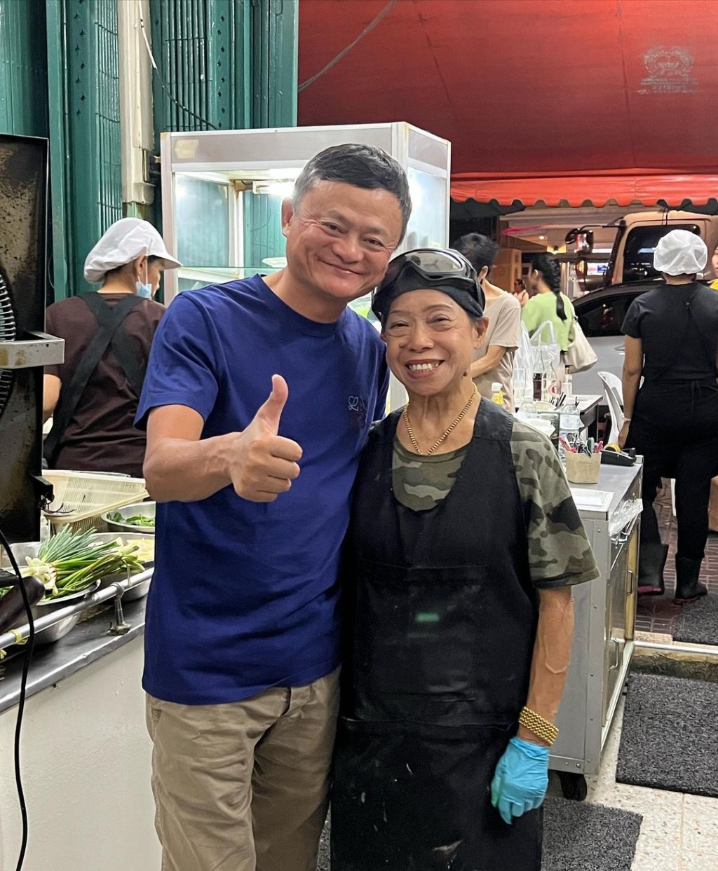 泰國星級街頭食店Jay Fai在ig上載馬雲與老闆娘合照。