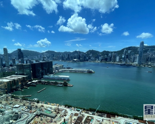 極高層單位外望無遮擋開揚維港景致。

