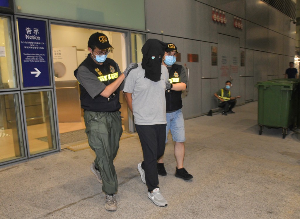 兩名男子被拘控，5月29日在屯門裁判法院提堂。