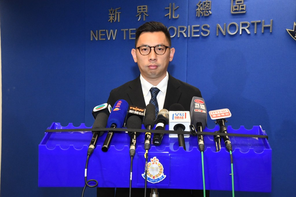 新界北總區刑事總部署理高級警司鄧翊几交代案情。徐裕民攝