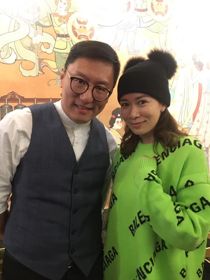 Henry跟不少藝人都好熟絡，其中有佘詩曼。