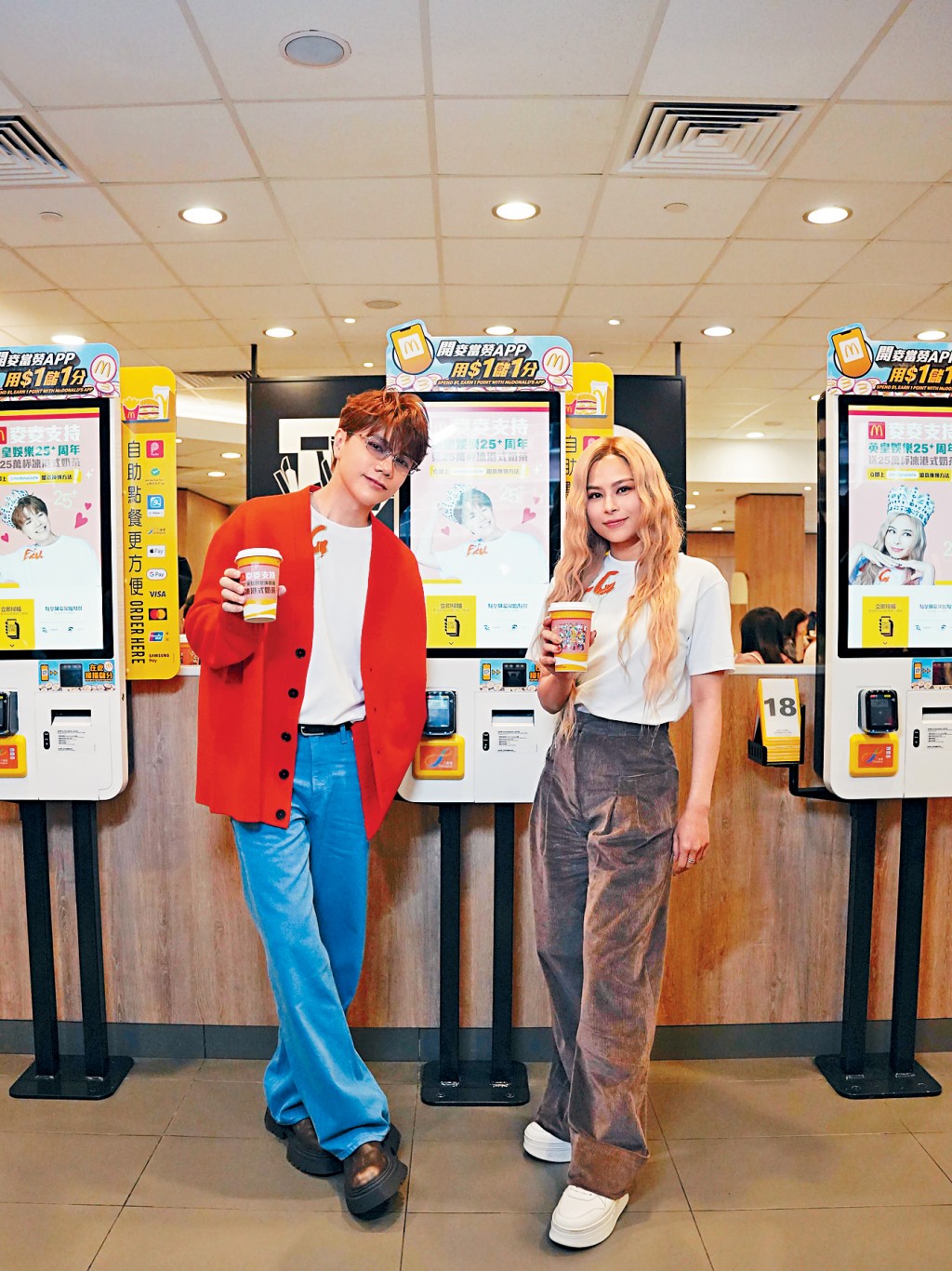 軒仔和Gin Lee為英皇娛樂25+慶典造勢，前日親到麥當勞宣傳。
