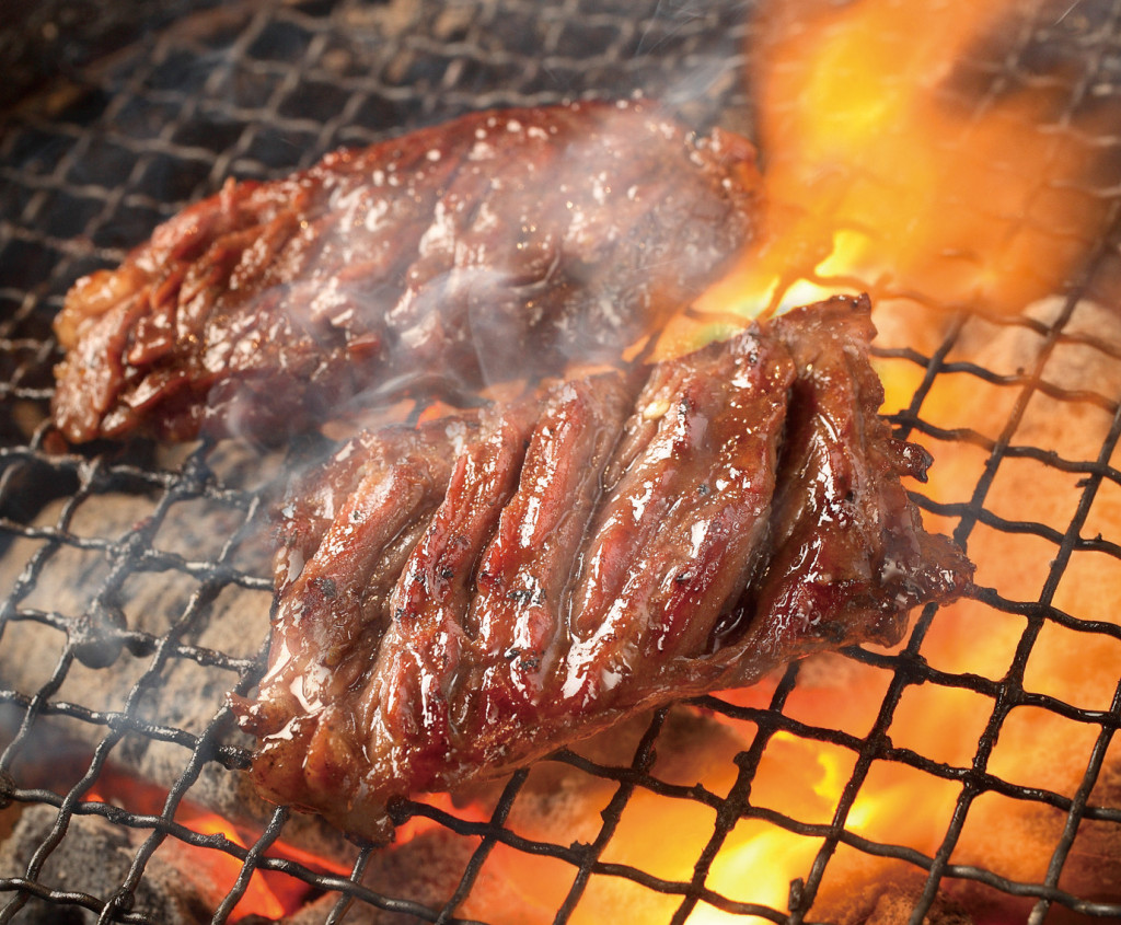牛角位於黃埔享膳坊第四期G1號鋪，招牌菜包括上級牛肋肉及牛角燒肉十品盛等。