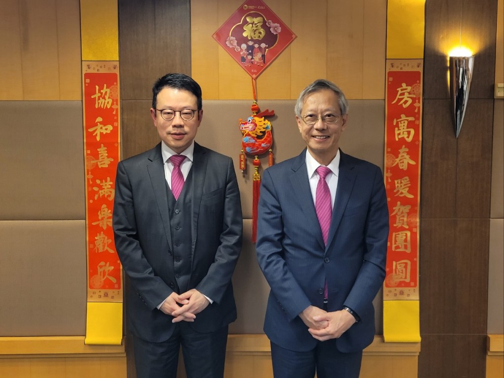 房协主席陈家乐（右），房协行政总裁兼执行总干事陈钦勉（左）。 赵克平摄