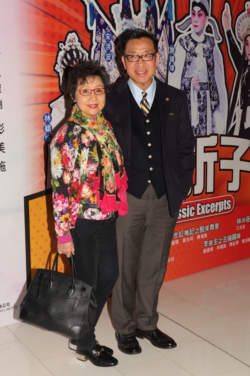 鄭文雅、錢小豪、毛俊輝與胡美儀等，前晚到西九文化區戲曲中心觀賞粵劇《新胡不歸》。