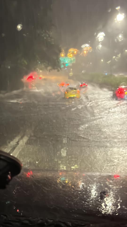 新田公路出現水浸。網圖