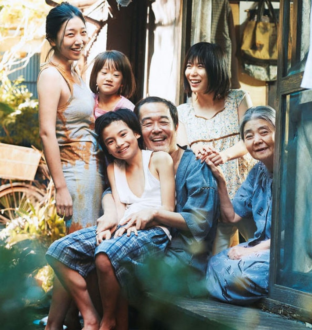 導演前作《小偷家族》（圖）與新作《再生家族》，都是以無血緣家族羈絆為主題。