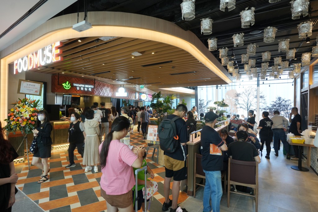 黃傑龍透露旅發局擬將向旅客提供的100元餐飲消費券擴展至香港市民。資料圖片