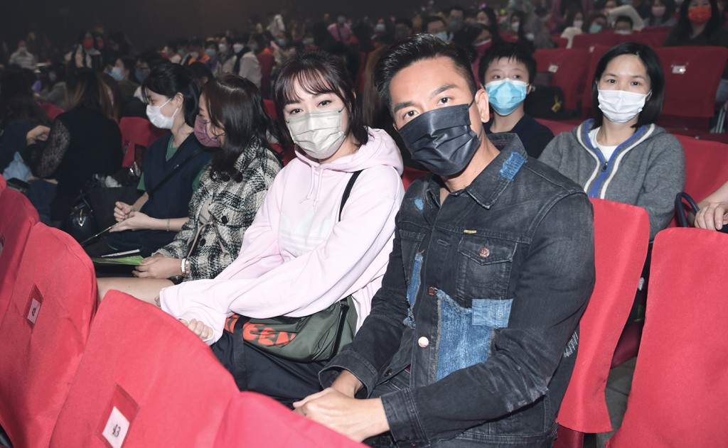 馬國明與女友湯洛雯一齊撐場。