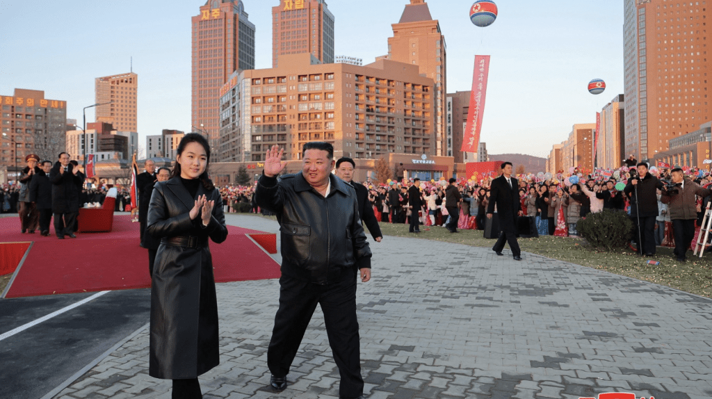 金主愛近期公開露面時,形象漸趨成熟。路透社 金主愛近期公開露面時,形象漸趨成熟。路透社