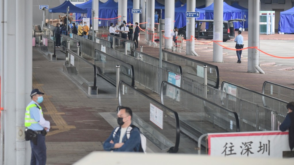 李家超指,目前仍在與內地當局討論「逆隔離」安排。資料圖片