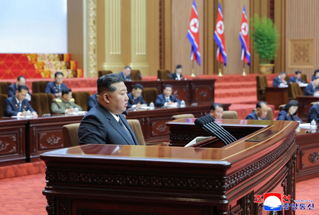 金正恩表明,只要美方放棄無核化目標,朝美領導人就能夠舉行會晤。法新社 金正恩表明,只要美方放棄無核化目標,朝美領導人就能夠舉行會晤。法新社