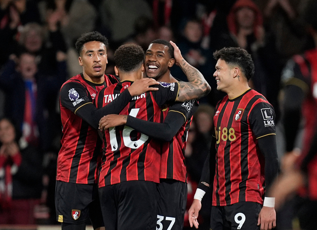 般尼茅夫力压车路士，升上第7位。美联社