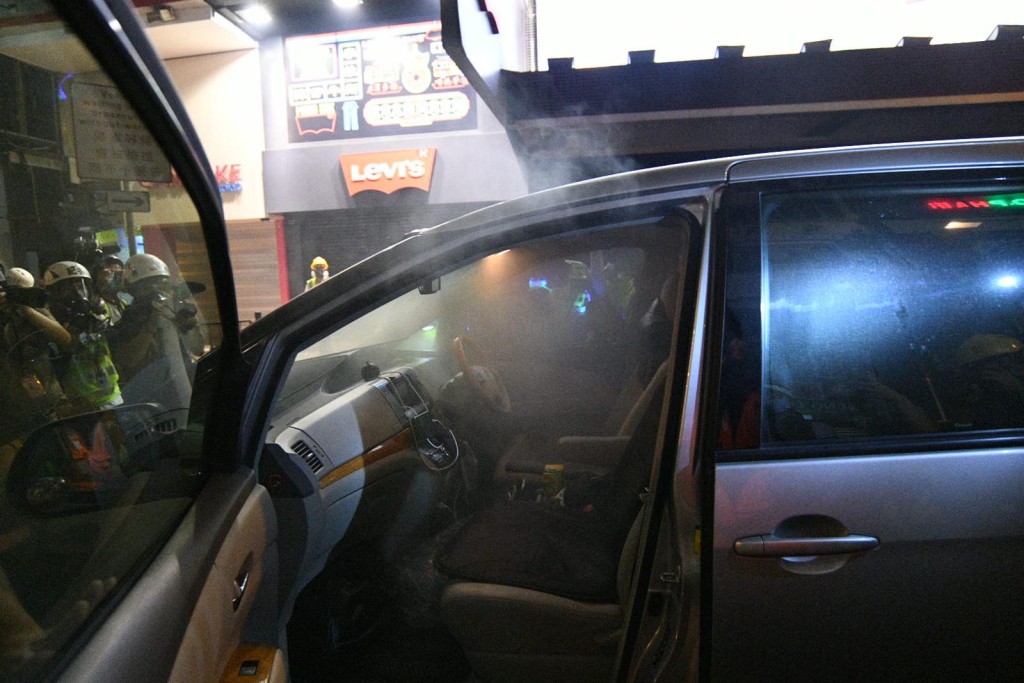警方施放催淚彈
