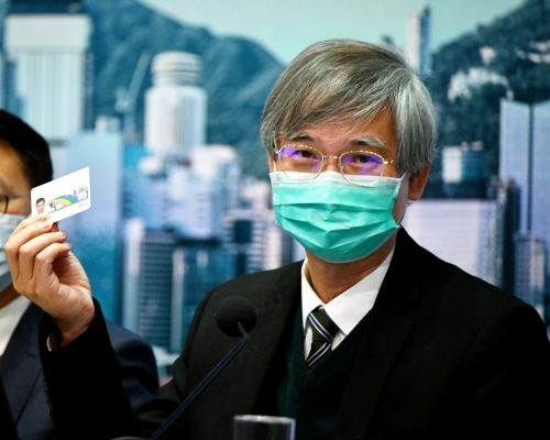 勞工及褔利局局長羅致光指「樂悠咭」將印持卡人相片及姓名。資料圖片
