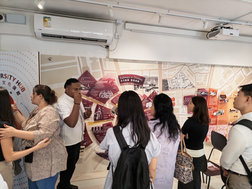 多元文化匯館的職員簡介展館內的資訊。 多元文化匯館的職員簡介展館內的資訊。