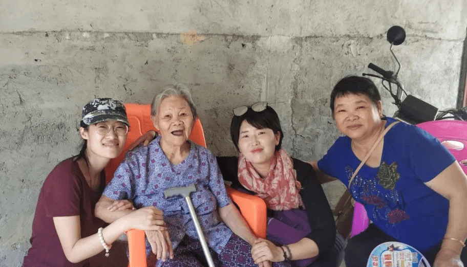 2019年5月，研究中心義工前去看望李美金，她精神矍鑠，看到義工們的到來十分開心。 中國「慰安婦」問題研究中心