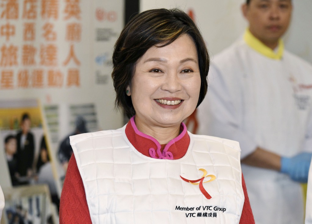 蔡若蓮表示,有意重執教鞭的「雪藏牌」教師,須先符合60小時培訓要求。何君健攝 蔡若蓮表示,有意重執教鞭的「雪藏牌」教師,須先符合60小時培訓要求。何君健攝