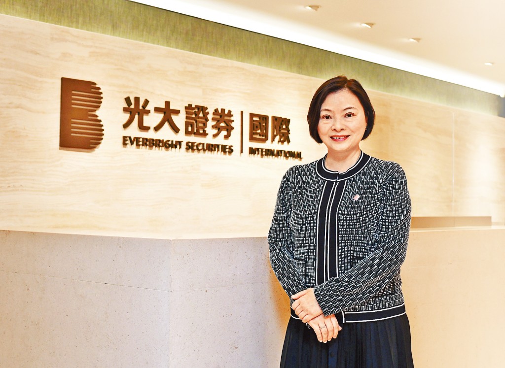 Juliana相信隨著疫情緩和，市場累積的購買力得到釋放，對資產管理前景感樂觀。