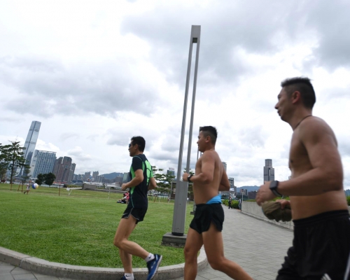 今日天氣炎熱。