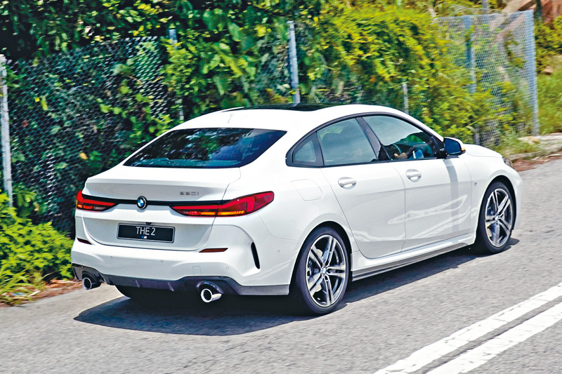 ●M Sport悬挂配合细小四门车身，弯路驰骋相比3系多添轻松灵活感。