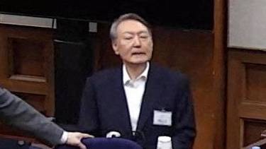 尹锡悦被判无期徒刑。 路透社