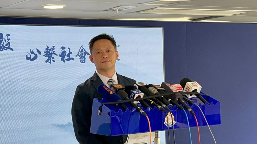 警方秀茂坪警區副指揮官署理高級警司溫景亨交代案件。曾志恆攝