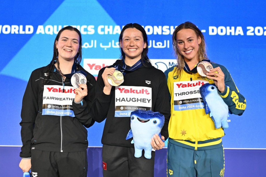 女子200米自由泳三甲泳手, 冠军是何诗蓓(中). 相片: 世界游泳FB