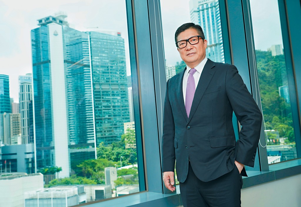 鄧炳強表示，當局會仔細評估現時的科技發展及工程進度，分階段實施「罪案黑點安裝閉路電視計劃」。