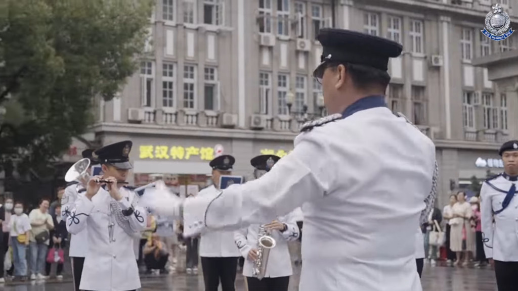 香港警察銀樂隊在武漢街頭演出。香港警察Fb圖片