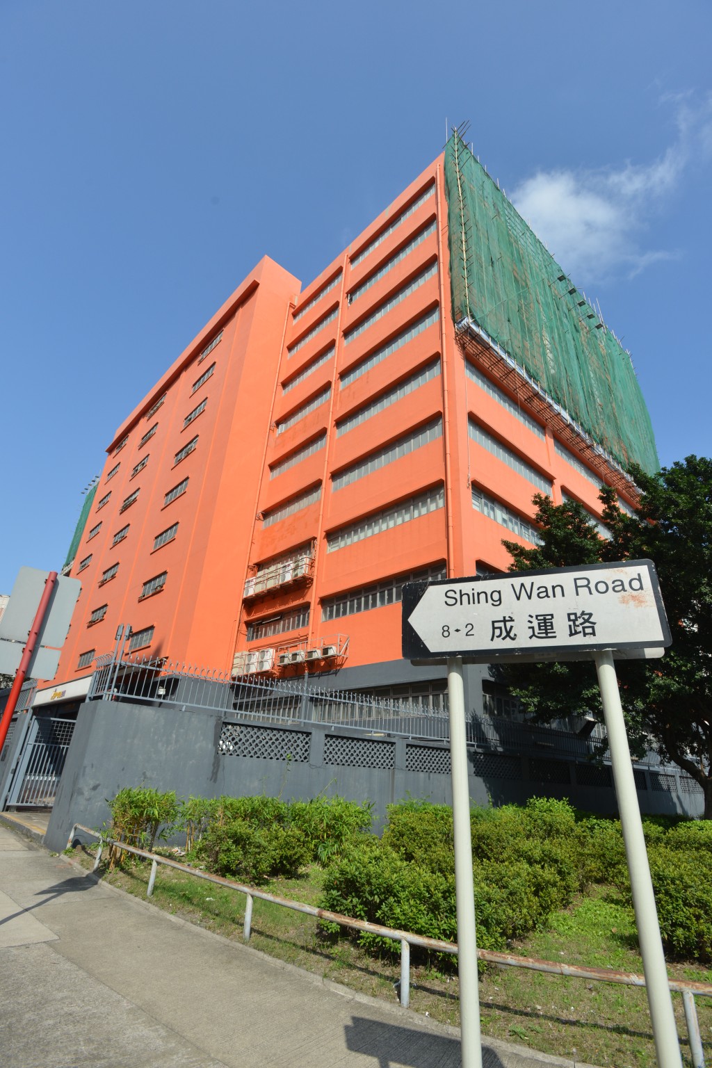 沙田大圍成運路2至8號橙色空間全幢,樓高9層,總建築面積約236148方呎,以約5億易手,平均呎價2117元。 沙田大圍成運路2至8號橙色空間全幢,樓高9層,總建築面積約236148方呎,以約5億易手,平均呎價2117元。