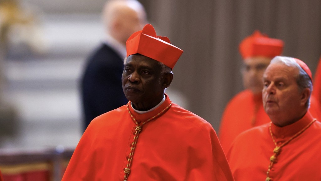 宗座社會科學院院長、樞機主教圖克森(左,Cardinal Peter Turkson)。 路透社 宗座社會科學院院長、樞機主教圖克森(左,Cardinal Peter Turkson)。 路透社
