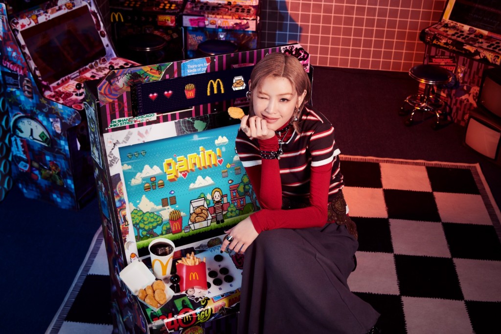 陳蕾視人生如打機,關關難過關關過。 陳蕾視人生如打機,關關難過關關過。