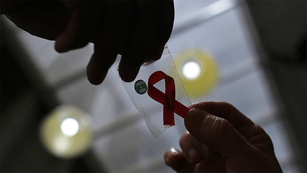 2022年，全球估計有3900萬人感染HIV。路透社