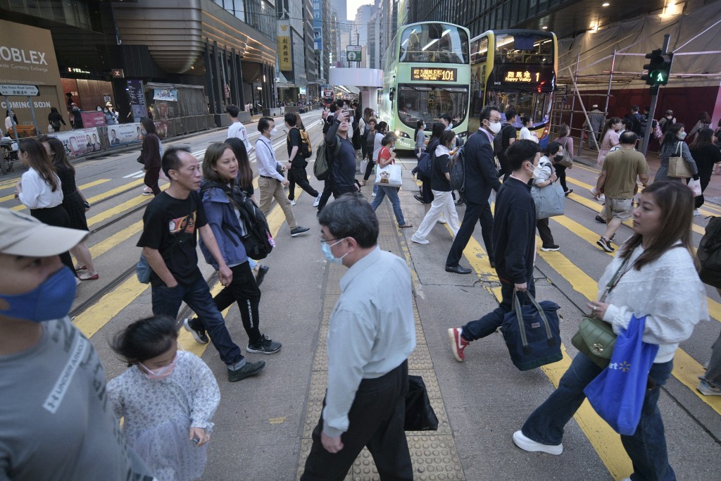 本港失業率上升。 本港失業率上升。