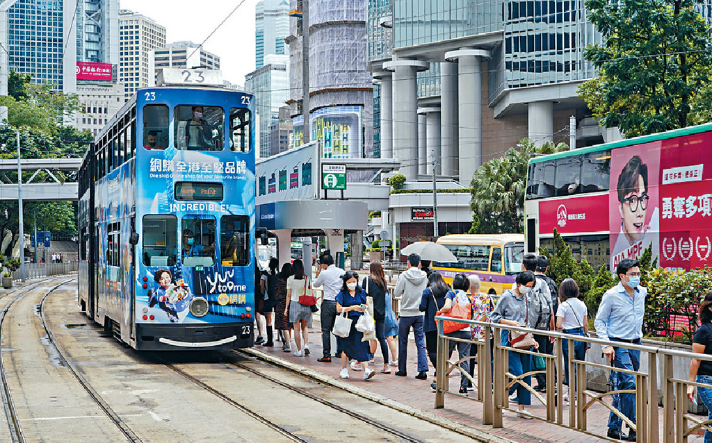 網紅「一隻藍鯨」認為香港的交通工具如電車、渡海小輪等別具特色。資料圖片
