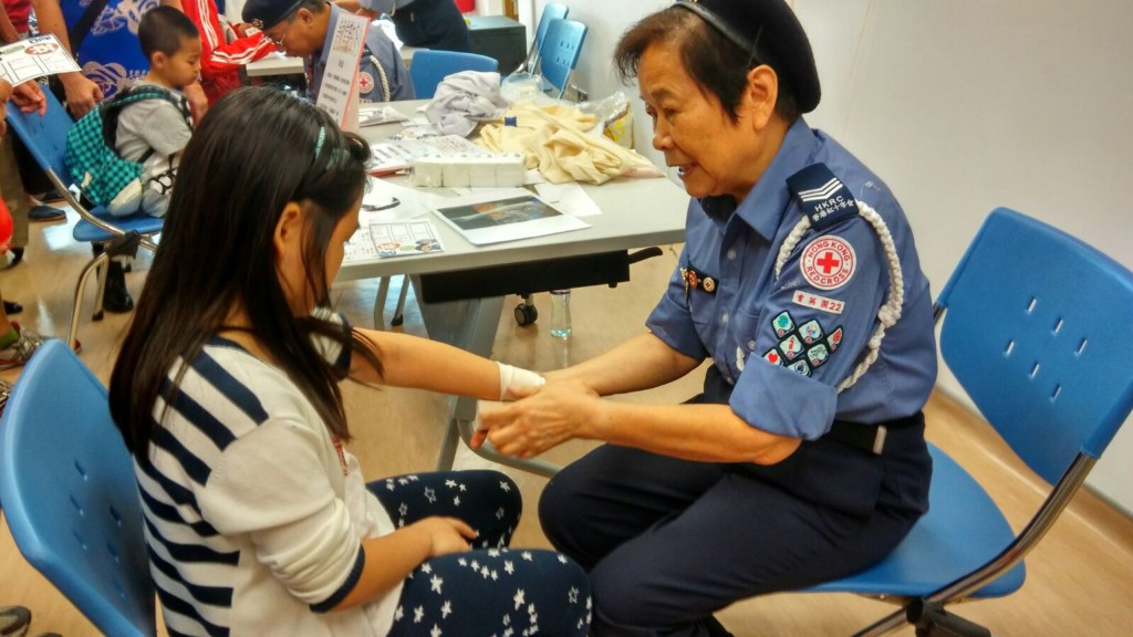 耆英團於今年邁向30周年,會繼續積極參與義工服務,服務社會。(香港紅十字會提供) 耆英團於今年邁向30周年,會繼續積極參與義工服務,服務社會。(香港紅十字會提供)