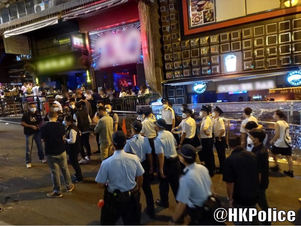 警方及食環過去3日在中環酒吧區加強巡查。警方FB