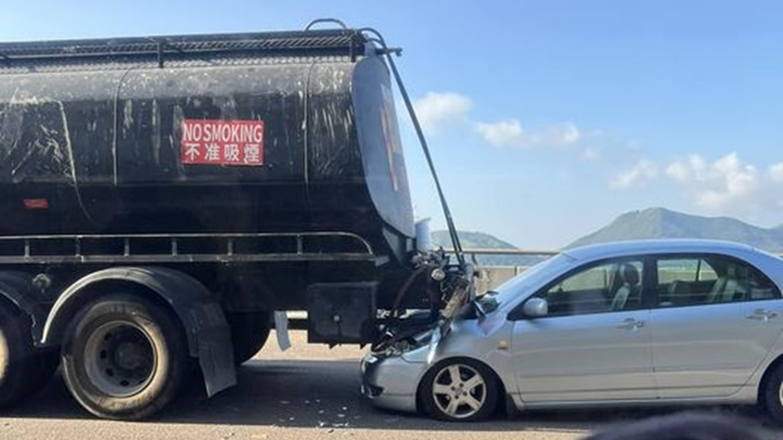 4車相撞意外涉及運油車。網上圖片