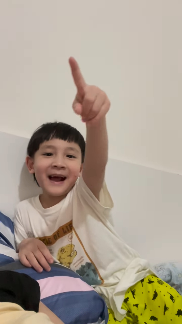 今日（28日）雯雯貼出4歲大仔天寶的短片，見天寶都好活潑。