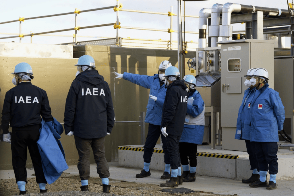 今年3月，IAEA曾到福岛核电厂考察。（美联社）