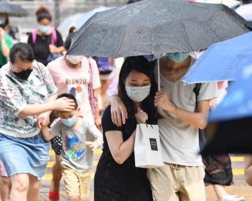 天文台預料本港地區今日部分時間有陽光，有幾陣驟雨。資料圖片