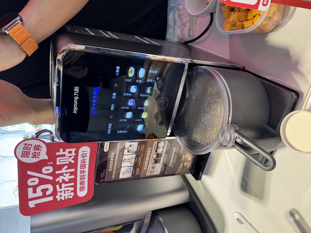 廚房小家電是最受女士們及港人歡迎，展出多款人氣國內品牌的小家電，如九陽的破壁機、小熊蒸鍋等，性價比夠高。