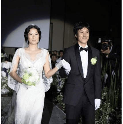 李善均與田慧振於2009年結婚。